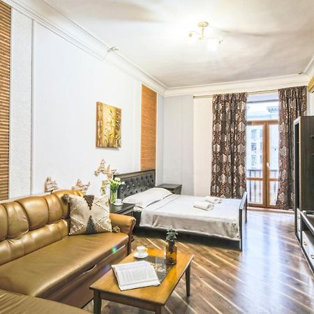 Апартаменти 4-Кімнатні В Центрі Києва М. Хрещатик Kiew Exterior foto